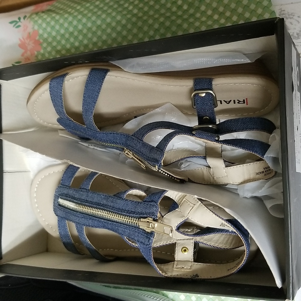 Womens sz 8 zip up Jesus style sandals